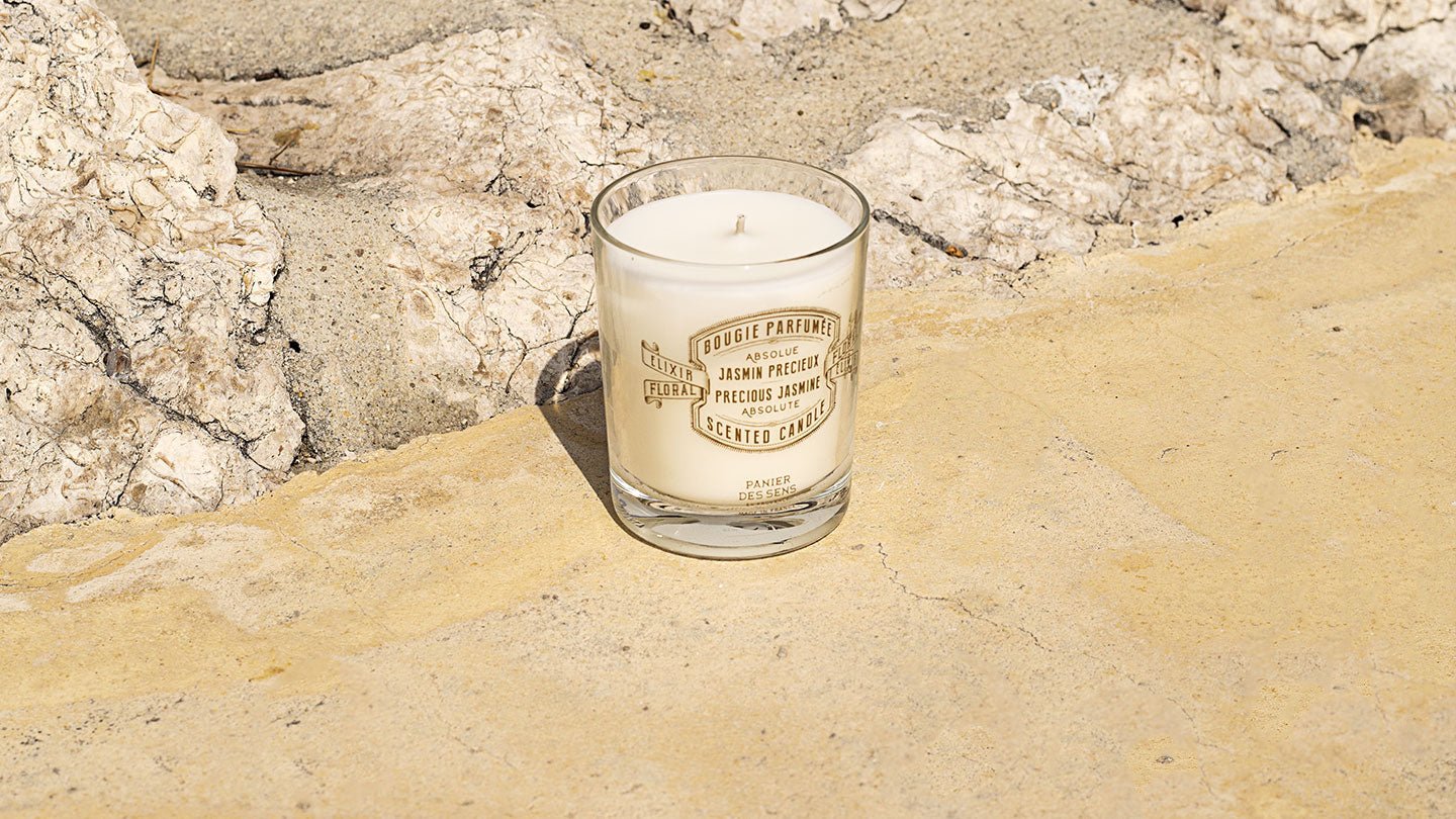 Home fragrances with perfume absolutes